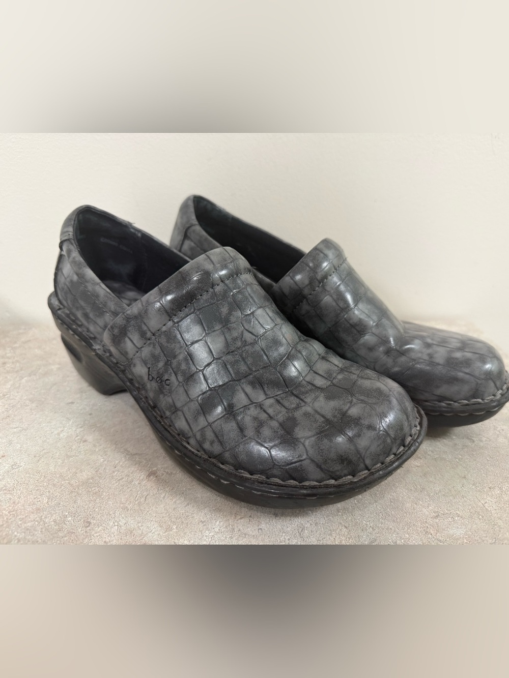 B.O.C. Peggy Gray Croc Embossed Slip-On Wedge Work Clogs - 7.5 (EUC)